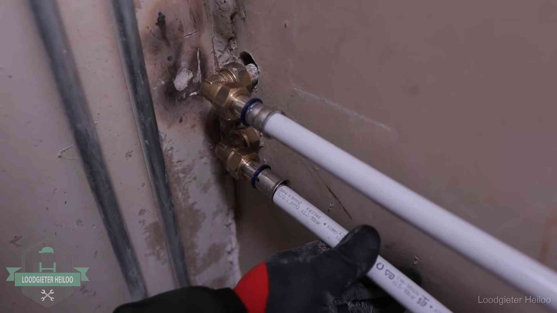 Kwaliteitsnormen voor loodgieterswerk in Heiloo Meerlagenbuizen met keurmerk en rvs persfittingen op muuraansluitingen in Heiloo